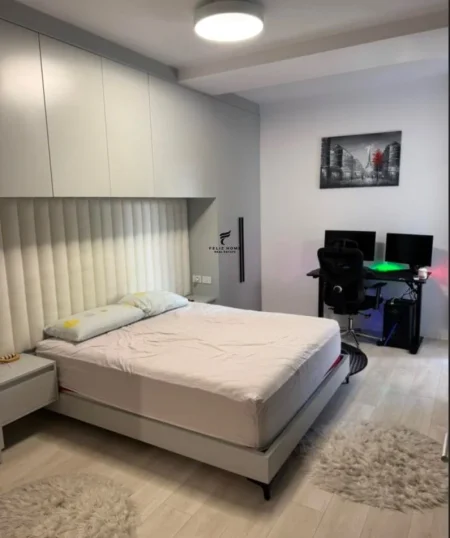 Tirane, jepet me qera apartament 2+1 Kati 2, 110 m² 750 € (ALI DEMI)