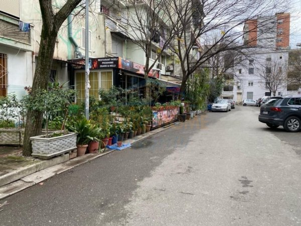 Tirane, shitet lokal Kati 0, 61 m² 160.000 € (BULEVARDI ASIM VOKSHI)