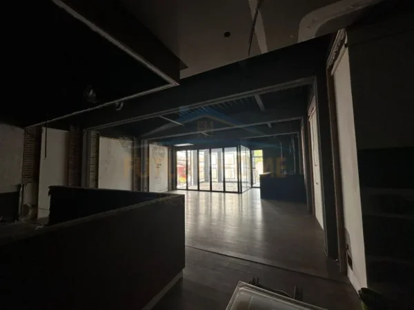 Tirane, shitet ambjent biznesi Kati 0, 292 m² 800.000 € (RRUGA ISMAL QEMALI)