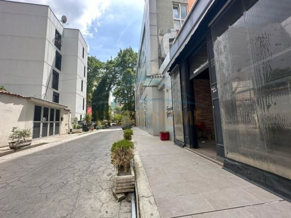 Tirane, shitet ambjent biznesi Kati 0, 292 m² 800.000 € (RRUGA ISMAL QEMALI)