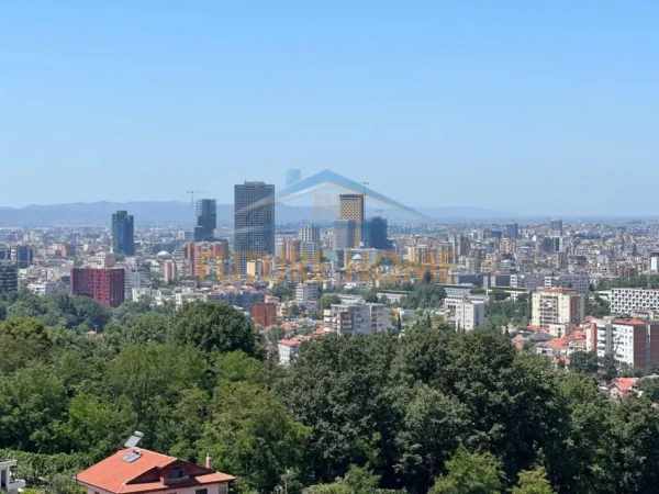 Tirane, shitet apartament Kati 5, 137 m² 250.000 € (Sauk , prane restorant Xibraku)
