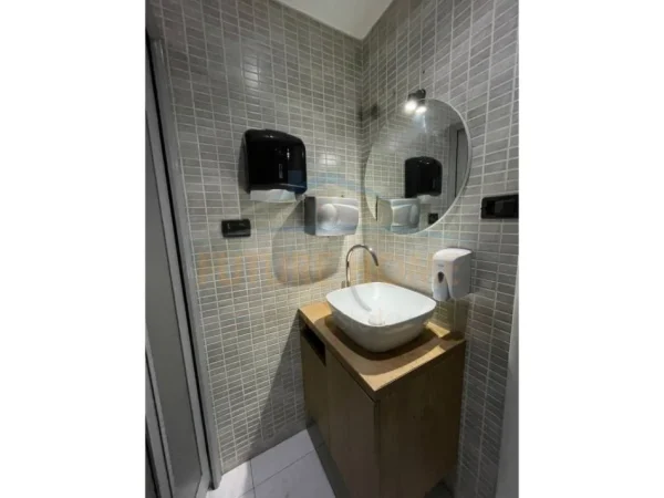 Tirane, shitet ambjent biznesi Kati 0, 73 m² 370.000 € (PORCELAN)