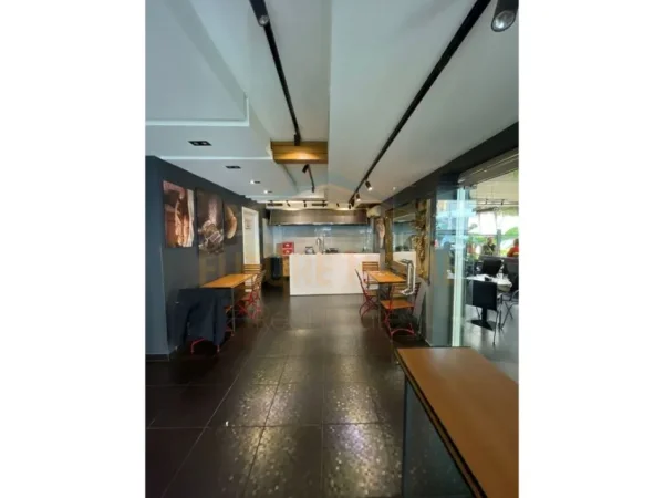 Tirane, shitet ambjent biznesi Kati 0, 73 m² 370.000 € (PORCELAN)