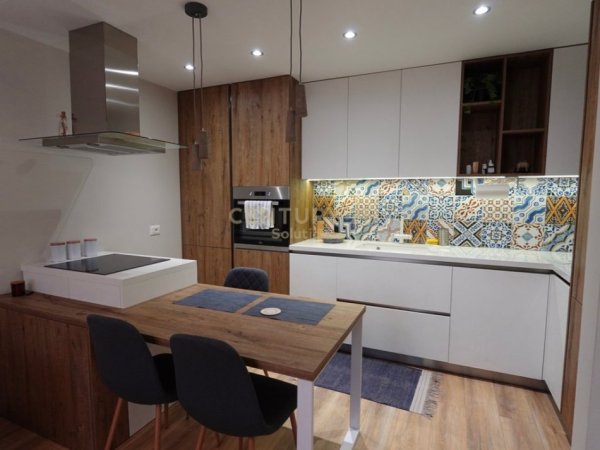 Tirane, shitet apartament 1+1 Kati 8, 65 m² 108.000 € (ASTIR)