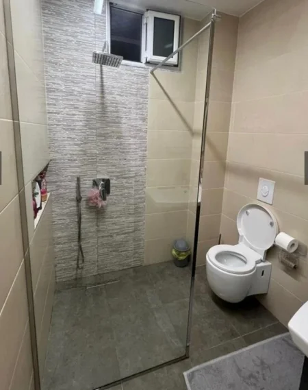 Tirane, shitet apartament 2+1+Ballkon Kati 3, 145 m² 255.000 € (Liqeni i thate)