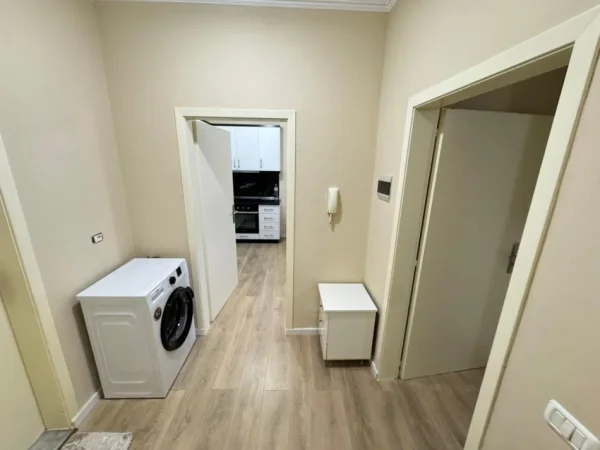 Tirane, jepet me qera apartament 1+1 Kati 4, 600 € 