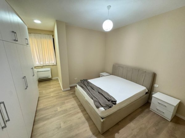 Tirane, jepet me qera apartament 1+1 Kati 4, 600 € 