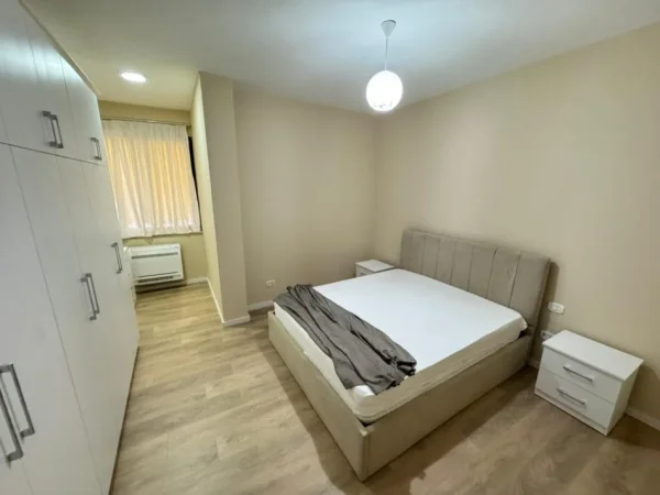Tirane, jepet me qera apartament 1+1 Kati 4, 600 € 