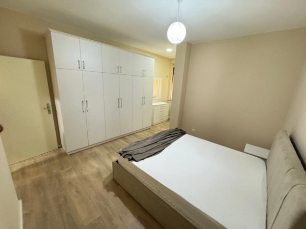 Tirane, jepet me qera apartament 1+1 Kati 4, 600 € 