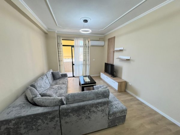Tirane, jepet me qera apartament 1+1 Kati 4, 600 € 