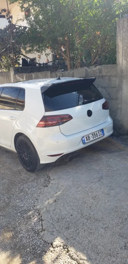 Tirane, shes makine Golf 7 GTD Nafte, e bardhë automatik Kondicioner 170 km 13.500 €