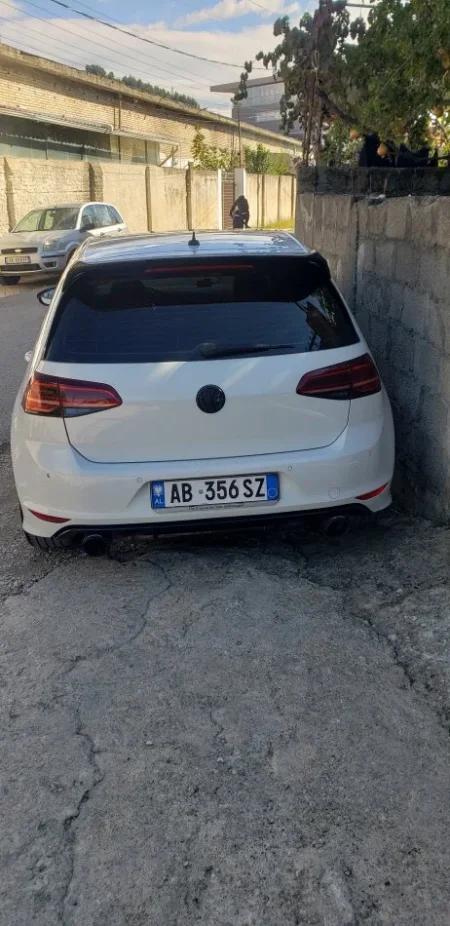 Tirane, shes makine Golf 7 GTD Nafte, e bardhë automatik Kondicioner 170 km 13.500 €