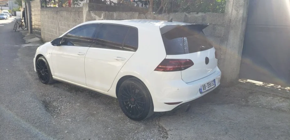 Tirane, shes makine Golf 7 GTD Nafte, e bardhë automatik Kondicioner 170 km 13.500 €