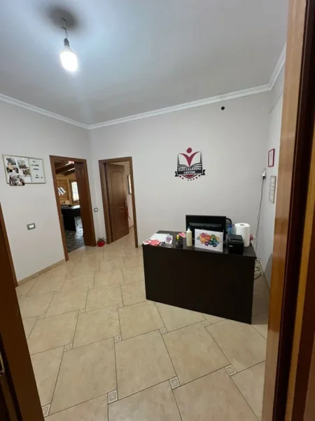 Shitet, Godinë Multifunksionale, pranë Oxhakut, Tiranë - 1.600.000€ | 1000 m²