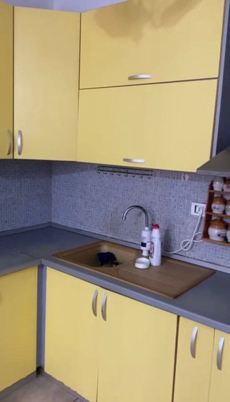 Tirane, jepet me qera apartament 1+1 Kati 2, 65 m² 400 € (ASTIR (Nela6))