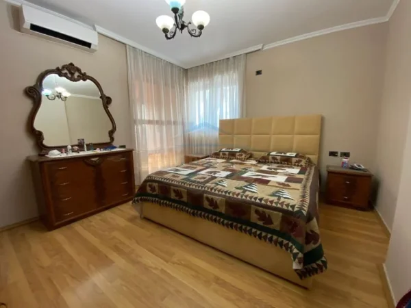 Tirane, shitet apartament Kati 9, 380.000 m² 380.000 € 