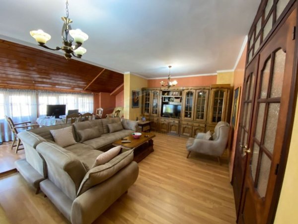 Tirane, shitet apartament Kati 9, 380.000 m² 380.000 € 