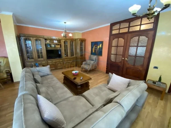 Tirane, shitet apartament Kati 9, 380.000 m² 380.000 € 