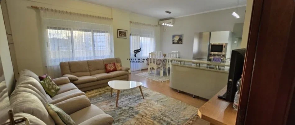 Tirane, jepet me qera apartament 1+1 Kati 7, 115 m² 750 € (PAZARI I RI)