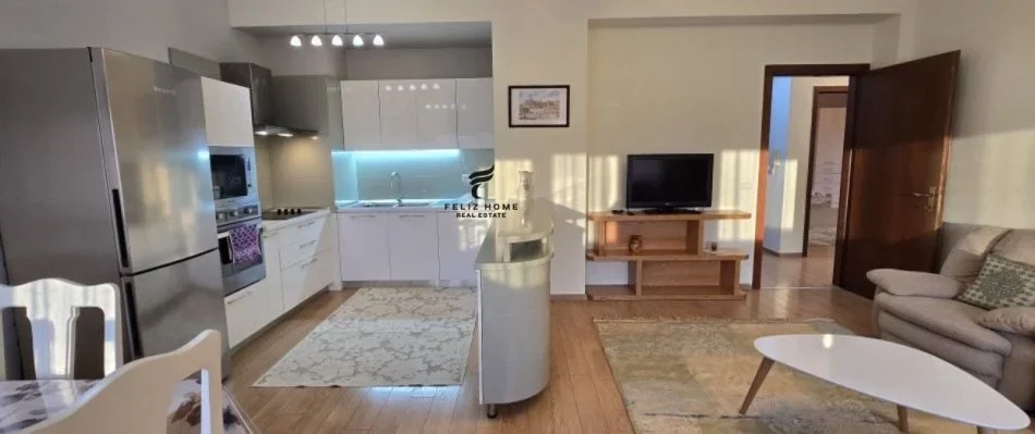 Tirane, jepet me qera apartament 1+1 Kati 7, 115 m² 750 € (PAZARI I RI)