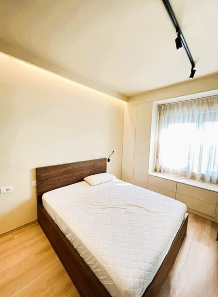 Tirane, jepet me qera apartament 1+1 Kati 7, 50 m² 850 € (qendër)