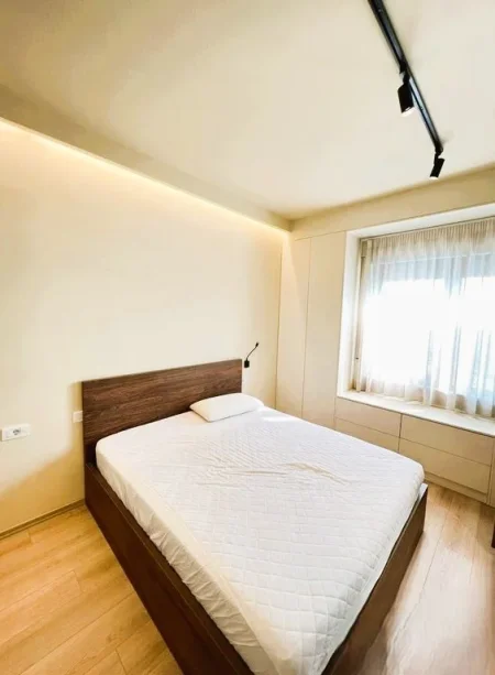 Tirane, jepet me qera apartament 1+1 Kati 7, 50 m² 850 € (qendër)