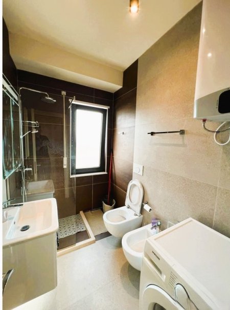 Tirane, jepet me qera apartament 1+1 Kati 7, 50 m² 850 € (qendër)