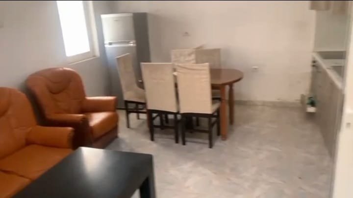 Tirane, jepet me qera apartament 2+1+Ballkon Kati 1, 100 m² 510 € (foto xhavella)
