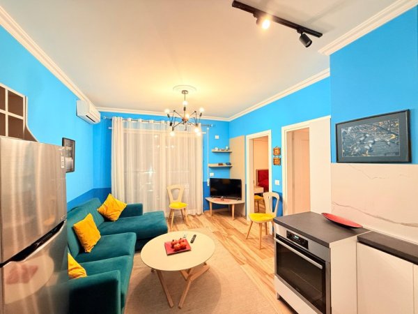 Tirane, jepet me qera 2+1 Kati 1, 95 m² 700 € (FROSINA PLAKU)