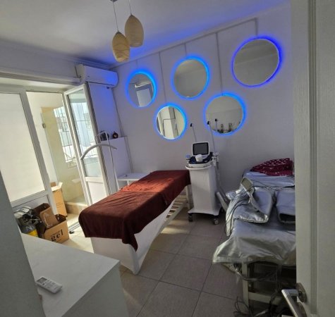 Tirane, jap me qera ambjent biznesi Kati 2, 70 m² 700 € (myslym shyr)