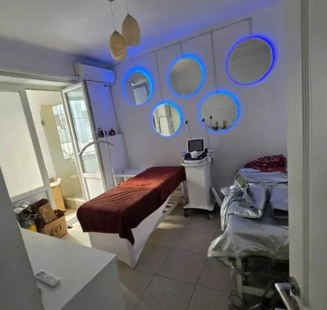 Tirane, jap me qera ambjent biznesi Kati 2, 70 m² 700 € (myslym shyr)