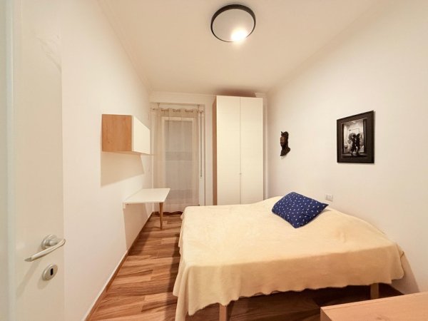 Tirane, jepet me qera 2+1 Kati 1, 95 m² 700 € (FROSINA PLAKU)