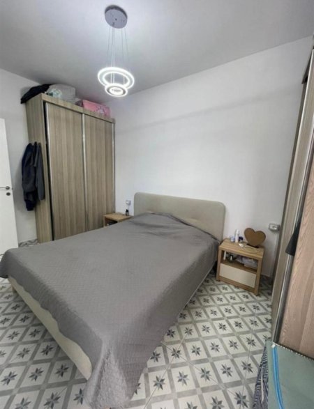 Tirane, jepet me qera apartament 1+1+Ballkon Kati 10, 65 m² 450 € 