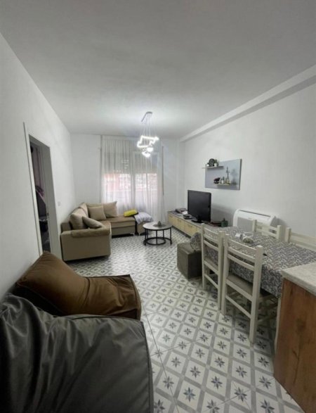 Tirane, jepet me qera apartament 1+1+Ballkon Kati 10, 65 m² 450 € 