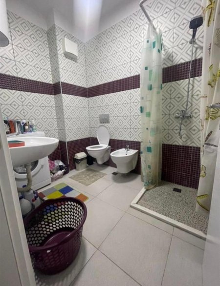 Tirane, jepet me qera apartament 1+1+Ballkon Kati 10, 65 m² 450 € 