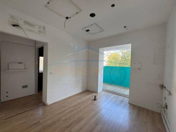 Tirane, jepet me qera ambjent biznesi Kati 1, 80 m² 1.500 € 