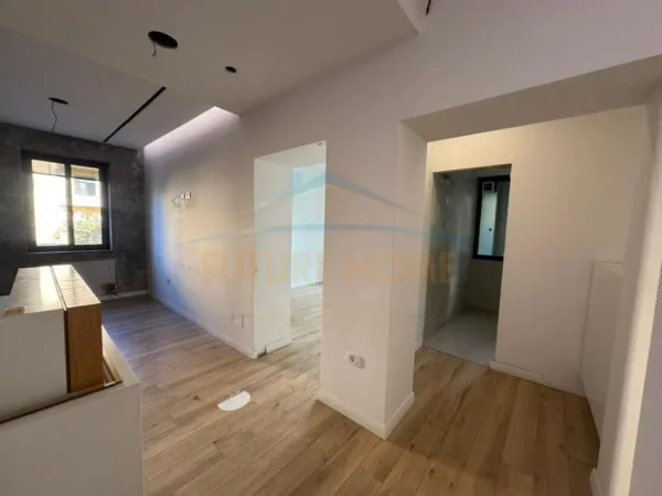 Tirane, jepet me qera ambjent biznesi Kati 1, 80 m² 1.500 € 