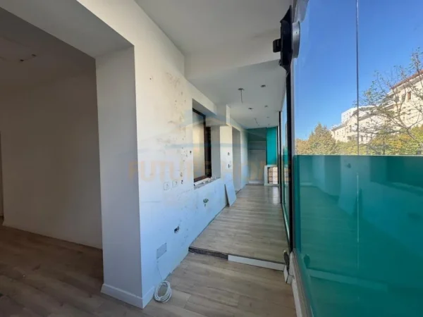 Tirane, jepet me qera ambjent biznesi Kati 1, 80 m² 1.500 € 