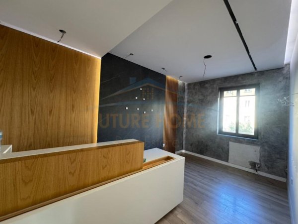 Tirane, jepet me qera ambjent biznesi Kati 1, 80 m² 1.500 € 