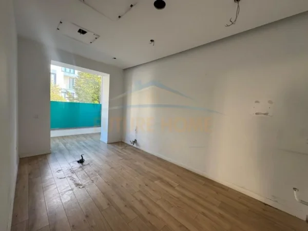 Tirane, jepet me qera ambjent biznesi Kati 1, 80 m² 1.500 € 