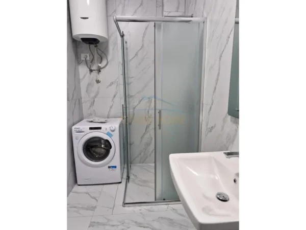 Tirane, jepet me qera apartament 1+1 Kati 3, 57 m² 450 € 