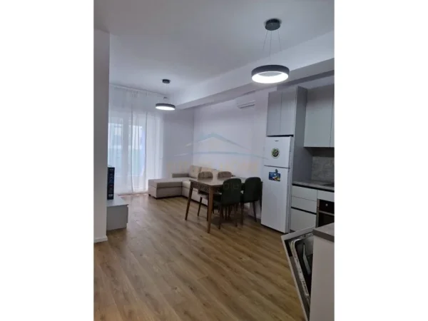 Tirane, jepet me qera apartament 1+1 Kati 3, 57 m² 450 € 