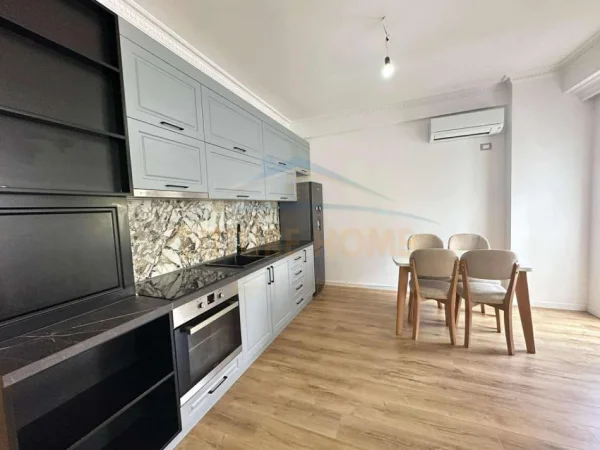 Tirane, shes apartament 2+1+Ballkon Kati 2, 89 m² 190.000 € (BRRYLI)