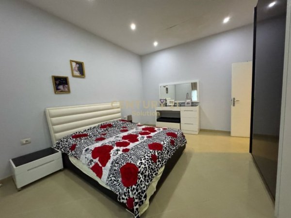 Tirane, jepet me qera apartament 2+1 Kati 3, 100 m² 450 € (Yzberisht)