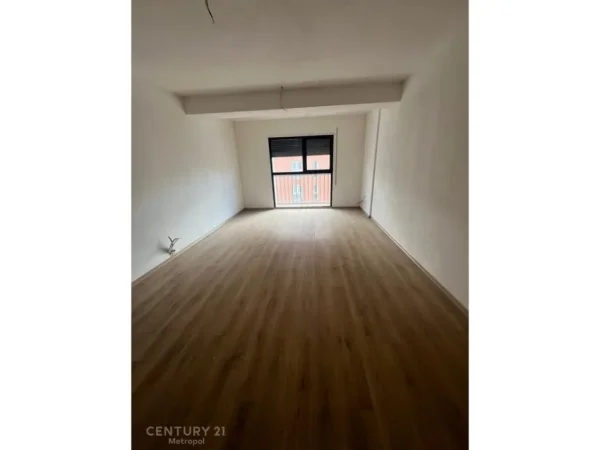 Tirane, jepet me qera apartament 2+1+Aneks+Ballkon Kati 6, 110 m² 700 € (Bulevardi i Ri)