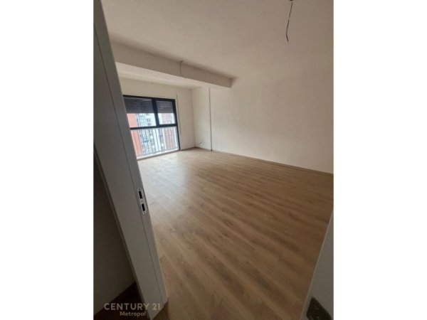 Tirane, jepet me qera apartament 2+1+Aneks+Ballkon Kati 6, 110 m² 700 € (Bulevardi i Ri)