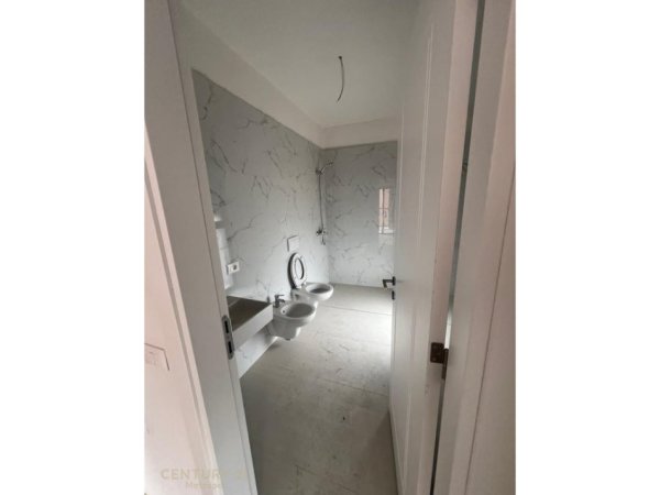 Tirane, jepet me qera apartament 2+1+Aneks+Ballkon Kati 6, 110 m² 700 € (Bulevardi i Ri)