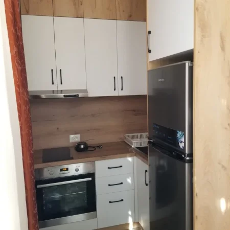 Tirane, jepet me qera apartament 2+1+Ballkon Kati 1, 90 m² 60.000 leke