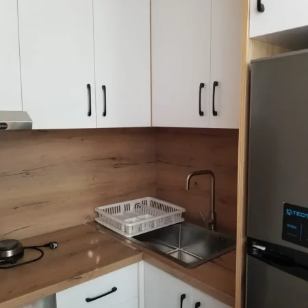 Tirane, jepet me qera apartament 2+1+Ballkon Kati 1, 90 m² 60.000 leke