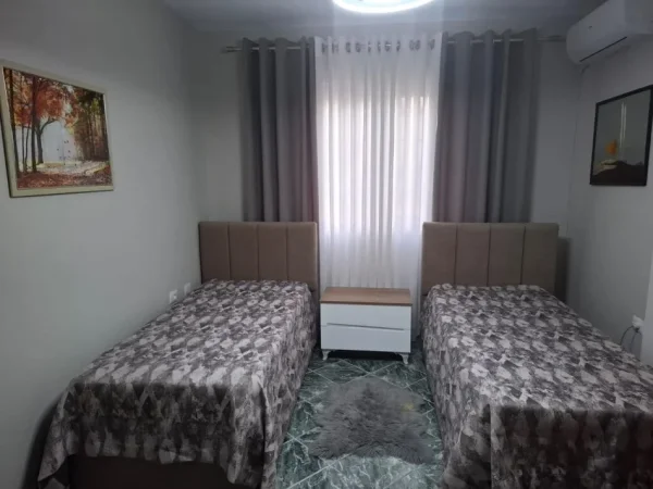 Tirane, jepet me qera apartament 2+1+Ballkon Kati 1, 90 m² 60.000 leke